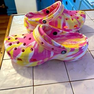 CROCS platform marbled clogs women’s 11/ Pink Lemonade 🍋